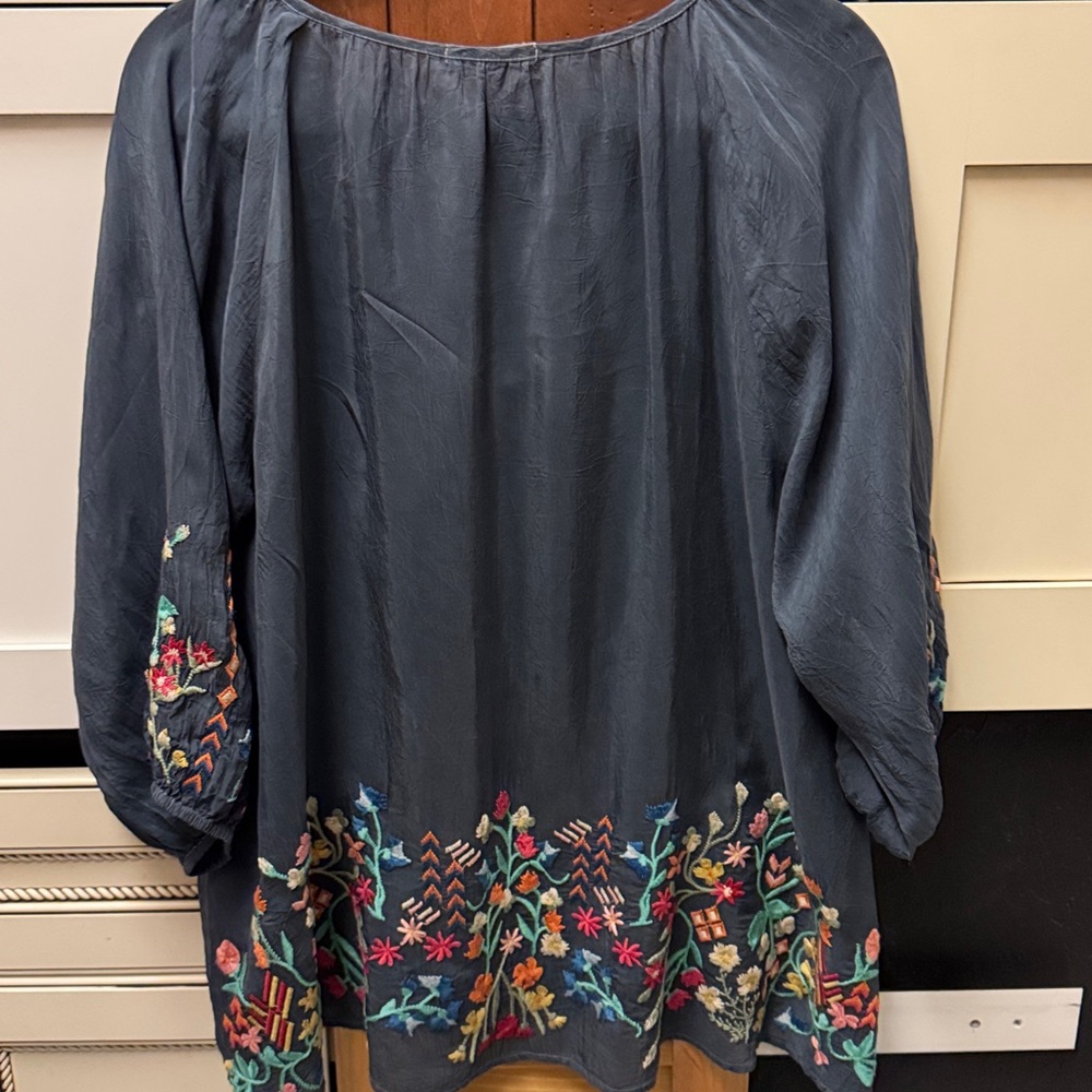 Johnny Was Grey Blue Embroidered V-Neck Tunic - Picture 3 of 3